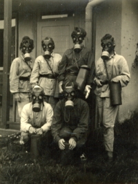 Povinný branný kurz na VŠ.