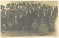 Farská kapela (stojaci za bubnom)