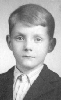Ako chlapec krátko po návrate z TNP Nováky (1948)
