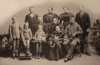 rodina - otec - strýcové a tety