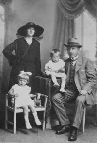 Aunt Nováková with his family