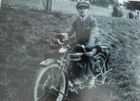 Strýc, který v roce 1945 oslepl po výbuchu rozbušky