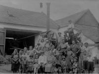 U parního stroje na pohon mlátičky na rodinném hospodářství v Bohuňovicích