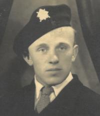 Profile photo, 40-ties