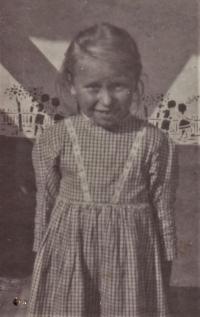 1930 - Jenovefa v oblečení zvaném "pasina"