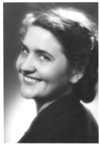 Matka Marie Kameníčková asi v roce 1946