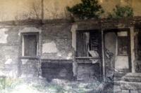 V tomto domě rodina bydlela. Stav po explozi německé bomby při náletu na město Rovno