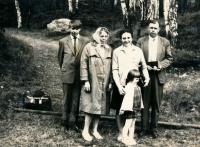 Mikuláš Stehlík (vlevo) a otec (vpravo), 1970