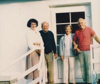 strýcové Ludmily Muchiny, vlevo odbojář Jan Smudek s manželkou