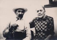 babička Ludmily Muchiny spolu se svým bratren, učitelem