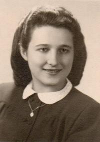 Věra Burešová, 1945