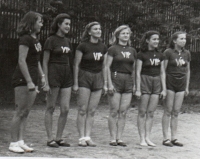 Volejbal, Věra druhá zprava, 1941