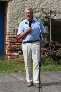 Jan Pavlík u mlýna v Kuželově