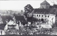 1973 - divadelní hra Šavle a píseň u tvrze v Čejkovicích