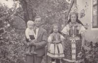 1939 - s rodiči a sestrou