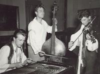 1958 - Jan Pavlík za cimbálem