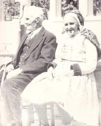 Grandparents John Pavlik, the heroes of the book the Saga of the genus Chlebakupova