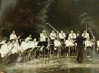 Radoslav Mather jako dirigent swingového orchestru dopravních staveb Olomouc