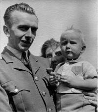 1945 with his parents