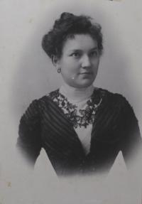 Mrs. Štěpánková - aunt  