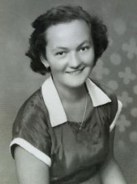 Milada Holbová, portrait, 16 let, 1950 