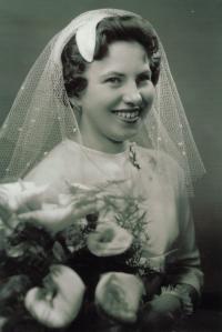 Markéta Šťastná (Jochmannová) na svatební fotografii