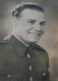 Nevlastní bratr Emil, zatčený dva dny před koncem války
