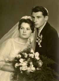 Svatební fotografie Edeltraud a Miroslavu Slabákových z roku 1961
