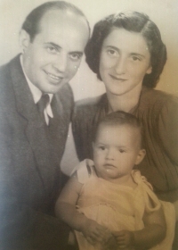 Rodinná fotografie s malou Milenou Slaninovou