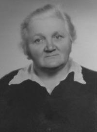 maminka Marie Krumholcová - narozena 1903