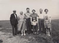 Chaloupka Miloš, rodiče, prarodiče a Šotovi, Skoupý 1951