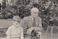 s dědečkem, asi 1955