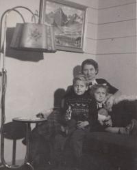 s maminkou a sestrou