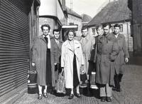 Jaromíra Marinovová - vlevo - Lokomotiva Zdice - piknponk 1956