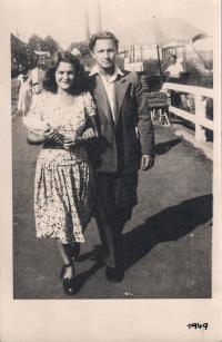 Rodiče, 1949