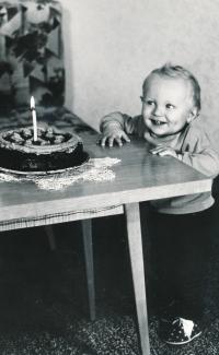 Pamětník, první narozeniny, rok 1970