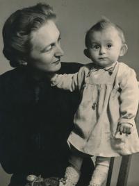 Pamětnice s dcerou, rok 1945