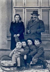 The Novotný family, November 1948