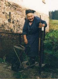 Frieda Bajerová, rozená Galle, doma v Neratově