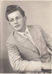 Alois Galle v sedmnácti letech, 1954