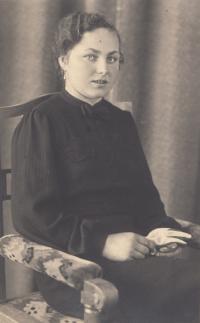Frieda Bajer, née Galle, sister