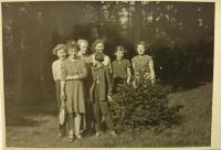 Jarka na procházce lesem v Rožnově p.R. - 1965