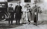 Pravděpodobně pan Hartmann, jeho dcera Adéla a Silvestr Bláha / 1932