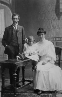 Dagmar's grandfather with wife and daughter