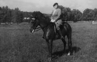 Adéla Hartmannová on horseback
