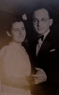 Edith with Bobby, 1945/46