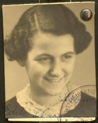 Fotografie z pasu, s nímž Edith vycestovala z protektorátu