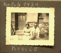 A photo of her parents after moving to their relatives in Královo Pole, the summer of 1939 
