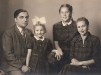 Marie Roszyncová's family just before her father's arrest