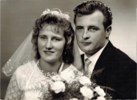 Svatební fotka Josefa a  Justiny Horkých z 15. srpna 1964